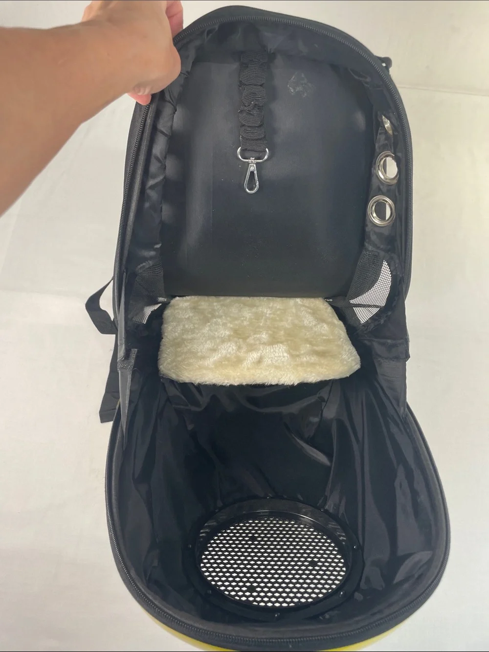 CityBAG pet bubble capsule hard shell pet carrier backpack. Breathable air flow